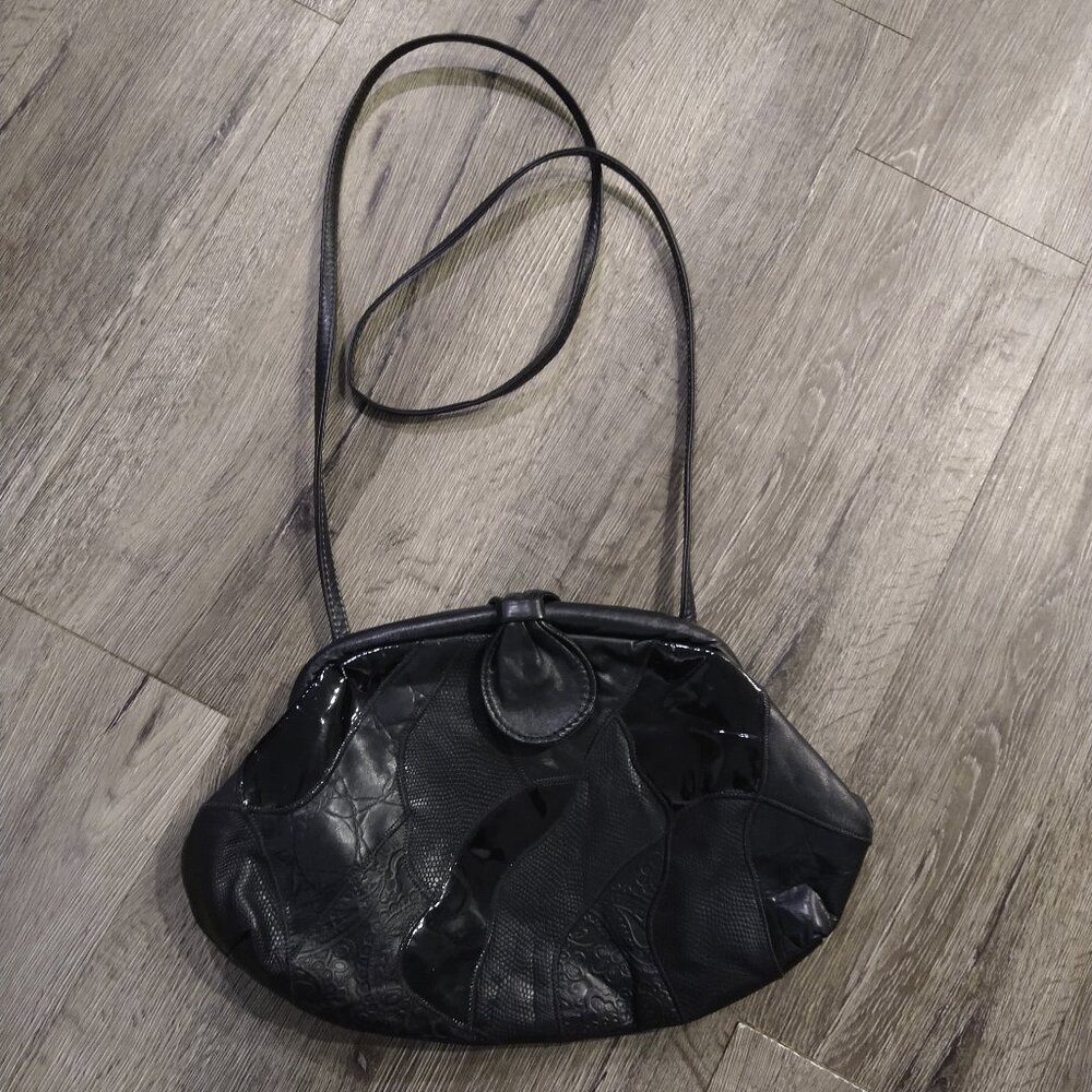 Unique Park Avenue INT Black Purse